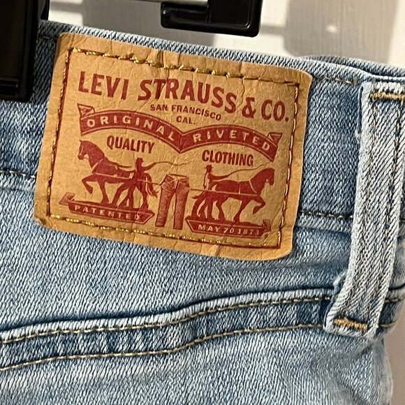 Levi Mid Length Shorts - Picture 7 of 9